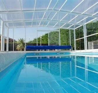 مظلات مسابح